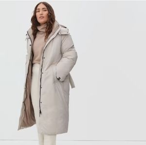 Everlane The Duvet Puffer Jacket in Sandstone sz. M